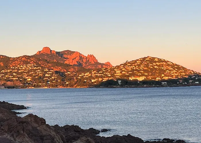 아파트 Climatise Vue A Proximite De La *
